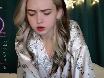 webcam girl small_blondee live cam image #5160377