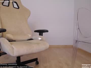 webcam girl honey_sunshine live cam image #6087385