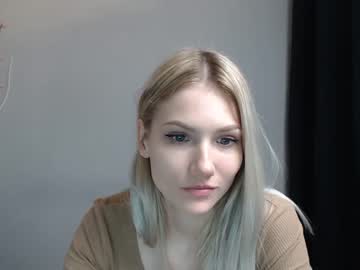 webcam girl gilliana_mo live cam image #480440