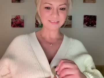 webcam girl kiradivine live cam image #3977449