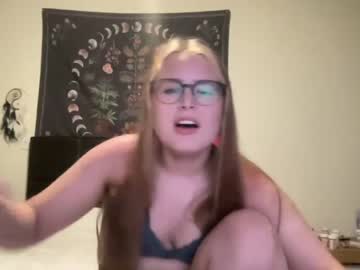 webcam girl sarahmartin420 live cam image #4749245