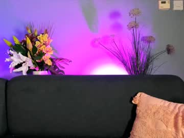 webcam girl littlee33 live cam image #2595373