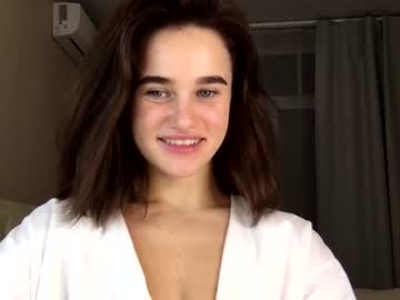 webcam girl ella_hey live cam image #3234150