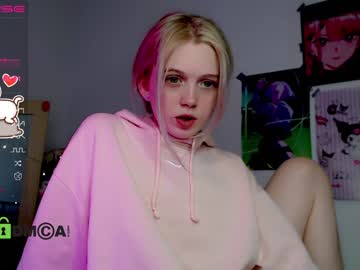 webcam girl small_blondee live cam image #3401663