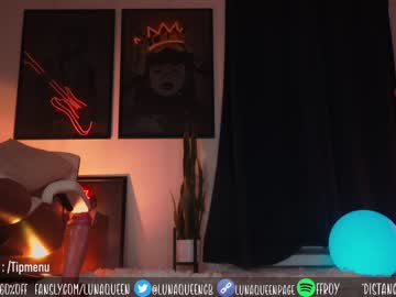 webcam girl lunaqueeeen live cam image #3384084