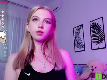webcam girl small_blondee live cam image #3430218