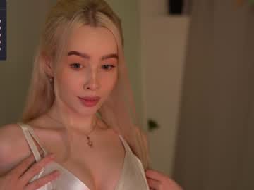 webcam girl mother__of__dragons live cam image #6219313