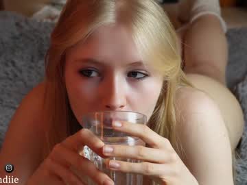 webcam girl bestblondiiecb live cam image #6262849