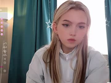 webcam girl small_blondee live cam image #5283053