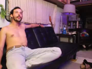 webcam man hollandhousestudios live cam image #2453015