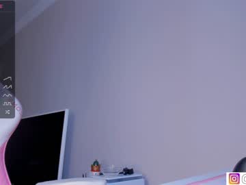 webcam girl bzzzme live cam image #6818413