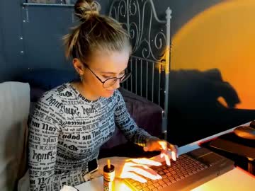 webcam girl linellali live cam image #2506467