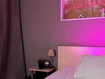webcam girl sof1a_shy live cam image #3606425