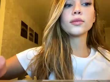 webcam girl bitter_moon live cam image #1216747