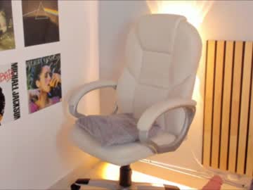 webcam girl little_effy18 live cam image #5158035
