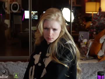 webcam girl bestblondiiecb live cam image #6176443