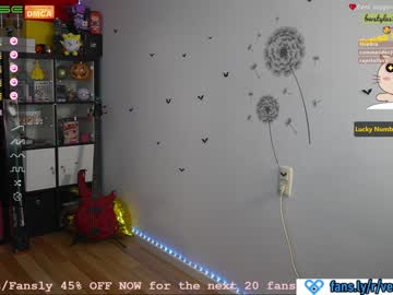 webcam girl veronikavonk live cam image #2229337