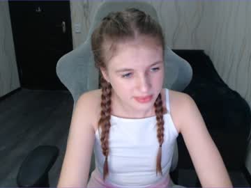 webcam girl kylie_mine live cam image #2864236