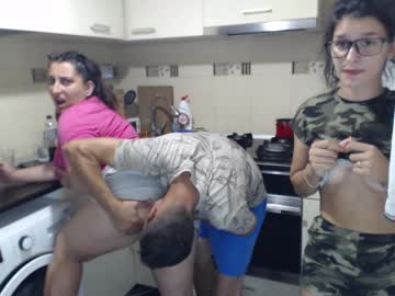 webcam couple maya_and_guests live cam image #2664873