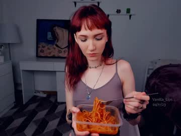 webcam girl vanilla_lips live cam image #5668297