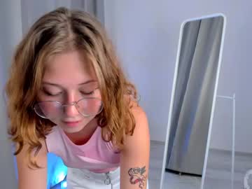 webcam girl lottie_shine live cam image #2579429