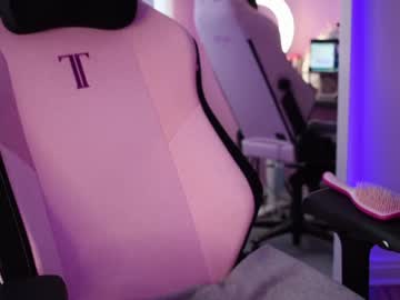 webcam girl strawberryjamx live cam image #4989049