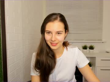 webcam girl carolineprise live cam image #708697