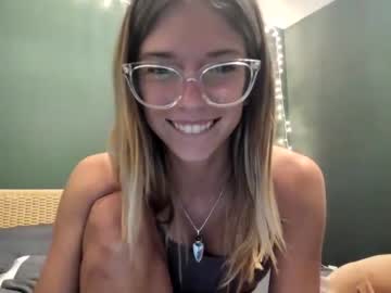 webcam girl oliviahansleyy live cam image #7001187
