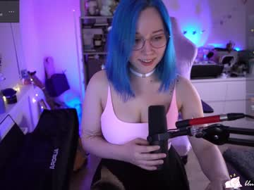 webcam girl blue_mooncat live cam image #6638582