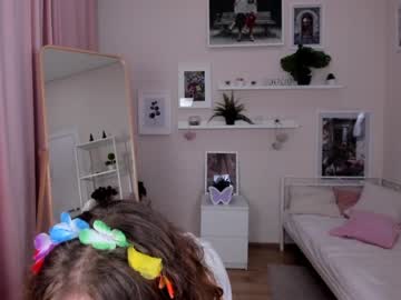 webcam girl lottie_shine live cam image #2586887