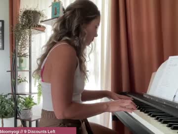 webcam girl bloomyogi live cam image #1811325
