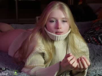 webcam girl bestblondiiecb live cam image #5832726
