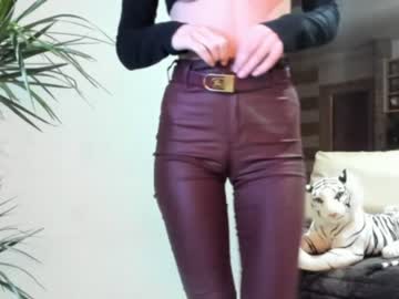 webcam girl sofiaandwonderland live cam image #2765503