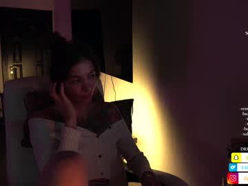 webcam girl kronniekray live cam image #3318384