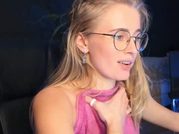 webcam girl linellali live cam image #2915924
