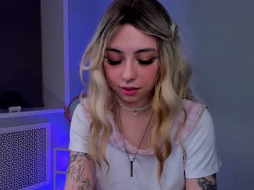 webcam girl caramelle_al_lampone live cam image #6441607