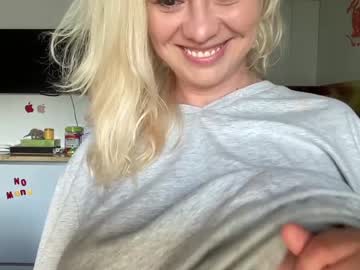 webcam girl kiradivine live cam image #4804125