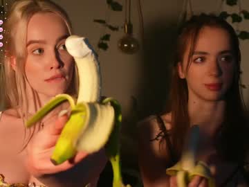 webcam girl mother__of__dragons live cam image #5738650