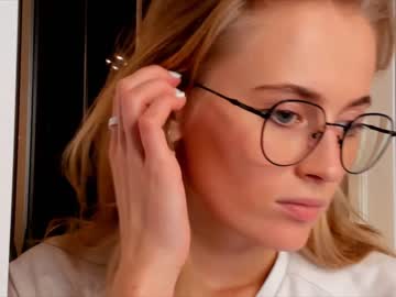 webcam girl linellali live cam image #2799812