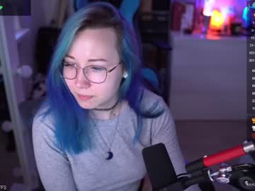 webcam girl blue_mooncat live cam image #4736389