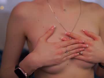 webcam girl hopeful_shadow live cam image #7099952