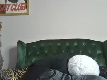 webcam girl milkywhiiite live cam image #2433666