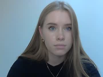 webcam girl bite_big_lips live cam image #646885