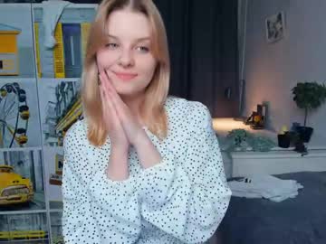 webcam girl intimacy_scene live cam image #7009600