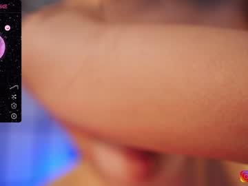 webcam girl lucie_beltran live cam image #5438939