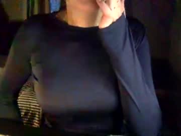 webcam girl lillyandhertoyy live cam image #6282747