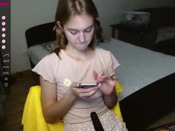 webcam girl shy_mirabel live cam image #3101170