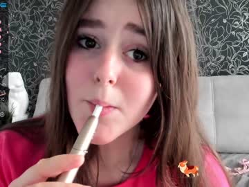 webcam girl emilia_me live cam image #1284577