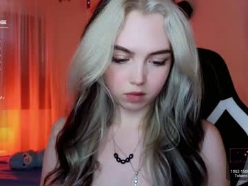 webcam girl small_blondee live cam image #4832578