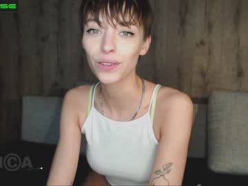 webcam girl agelina_summer live cam image #330541